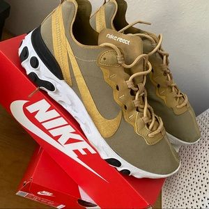 Nike React Element 55. 11.5. Gold & Green
